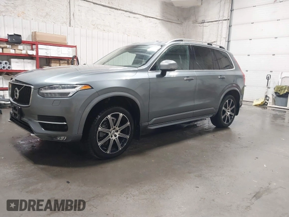 2018 Volvo XC90 Momentum z VIN YV4A22PK5J1371701, wystawiony jako IAAI lot #41647816 z przebiegiem 48 603 mil mil oraz . Historia ofert i sprzedaży dostępna na DreamBid. Obrazek 2.