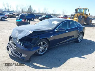 2015 Tesla Model S 85D with VIN 5YJSA1H25FFP70562, listed as a IAAI auction lot 41787957 with 177,688 mi miles. Bid and sale history available at carsss.com. Image 17.