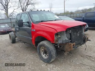 2003 Ford Super Duty F-250 XL with VIN 1FTNX21F33EA47739, listed as a IAAI auction lot 41914651 with 300,398 mi miles. Bid and sale history available at carsss.com. Image 1.