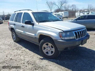 2002 Jeep Grand Cherokee Laredo with VIN 1J4GW48S42C324297, listed as a IAAI auction lot 42050957 with 135,542 mi miles. Bid and sale history available at carsss.com. Image 1.
