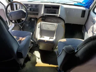 1995 Chevrolet Chevy Van z VIN 1GBEG25H0SF243534, wystawiony jako Copart lot #64175964 z przebiegiem 134 916 mil mil oraz Szkoda całkowita • Salvage title. Historia ofert i sprzedaży dostępna na DreamBid. Obrazek 8.