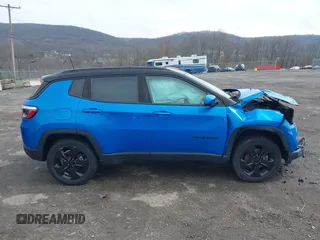 2018 Jeep Compass Altitude with VIN 3C4NJDBBXJT453197, listed as a IAAI auction lot 41955264 with 44,014 mi miles and . Bid and sale history available at carsss.com. Image 13.