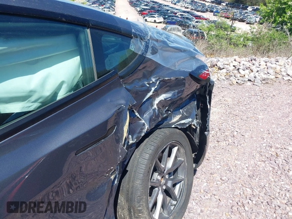 2022 Tesla Model 3 Long Range z VIN 5YJ3E1EB6NF260118, wystawiony jako IAAI lot #42139962 z przebiegiem 52 566 mil mil oraz . Historia ofert i sprzedaży dostępna na DreamBid. Obrazek 6.
