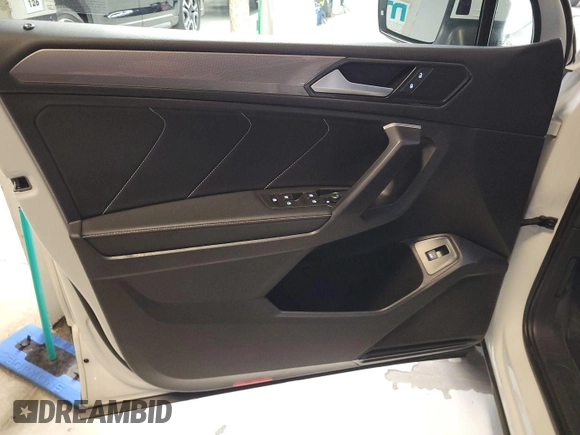 2024 Volkswagen Tiguan SE с VIN 3VV3B7AX8RM082650, выставлен на аукционе IAAI как лот 42853001 с пробегом 19 677 миль миль и . История ставок и продаж доступна на DreamBid. Изображение 16.