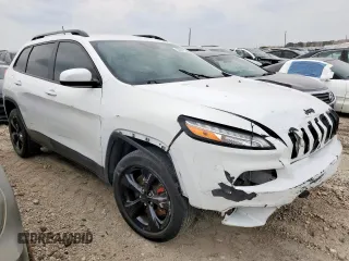 2018 Jeep Cherokee Latitude with VIN 1C4PJLCB1JD552871, listed as a Copart auction lot 53682375 with 196,059 mi miles and Clean Title. Bid and sale history available at carsss.com. Image 4.