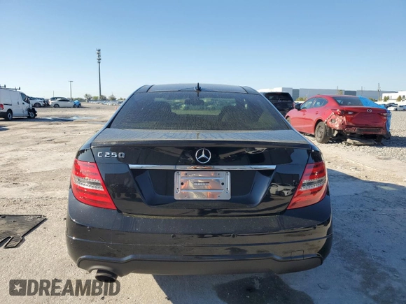 2015 Mercedes-Benz C 250 z VIN WDDGJ4HBXFG393522, wystawiony jako Copart lot #48867525 z przebiegiem 99 206 mil mil oraz Szkoda całkowita • Salvage title. Historia ofert i sprzedaży dostępna na DreamBid. Obrazek 6.