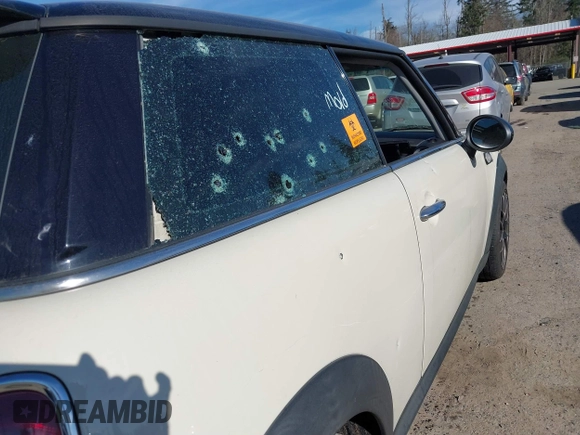 2009 MINI Hardtop S with VIN WMWMF73519TT99560, listed as a IAAI auction lot 41691939 with Not provided miles and . Bid and sale history available at DreamBid. Image 6.