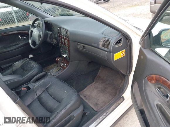 2000 Volvo V40 z VIN YV1VW2551YF540271, wystawiony jako IAAI lot #41660897 z przebiegiem 168 864 mil mil oraz . Historia ofert i sprzedaży dostępna na DreamBid. Obrazek 5.