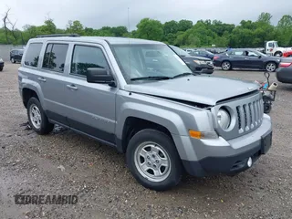 2017 Jeep Patriot Sport SE z VIN 1C4NJRBB8HD122051, wystawiony jako IAAI lot #42274843 z przebiegiem 63 122 mil mil oraz . Historia ofert i sprzedaży dostępna na DreamBid. Obrazek 1.