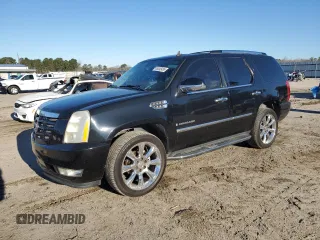 2007 Cadillac Escalade z VIN 1GYFK638X7R400611, wystawiony jako Copart lot #45345495 z przebiegiem 225 854 mil mil oraz Szkody całkowita. Historia ofert i sprzedaży dostępna na DreamBid. Obrazek 1.