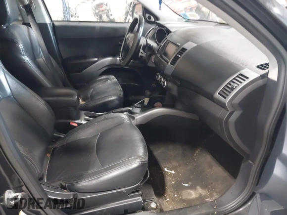 2007 Mitsubishi Outlander XLS z VIN JA4MT41X87Z001991, wystawiony jako IAAI lot #42200951 z przebiegiem 202 866 mil mil oraz . Historia ofert i sprzedaży dostępna na DreamBid. Obrazek 5.