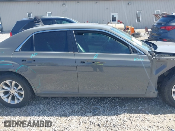 2019 Chrysler 300 Touring with VIN 2C3CCAAG0KH564997, listed as a IAAI auction lot 41852876 with 39,219 mi miles. Bid and sale history available at carsss.com. Image 14.