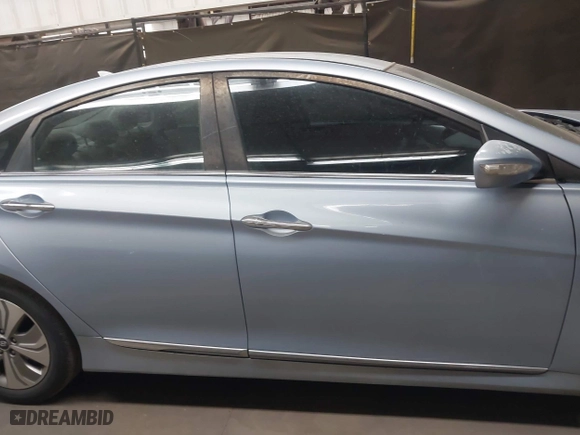 2013 Hyundai Sonata Hybrid Limited with VIN KMHEC4A48DA100753, listed as a IAAI auction lot 41993863 with 129,591 mi miles. Bid and sale history available at carsss.com. Image 13.