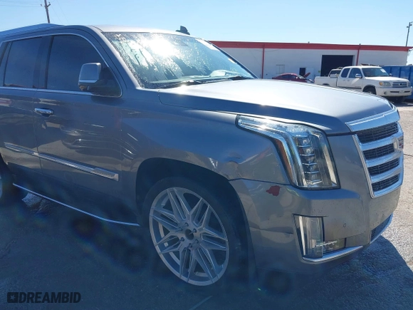 2018 Cadillac Escalade Luxury with VIN 1GYS3BKJ0JR147752, listed as a IAAI auction lot 41419140 with 124,376 mi miles. Bid and sale history available at carsss.com. Image 1.