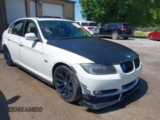 2011 BMW 3 Series 328i with VIN WBAPH7G51BNM55914, listed as a IAAI auction lot 41948442 with 130,732 mi miles. Bid and sale history available at carsss.com. Image 1.
