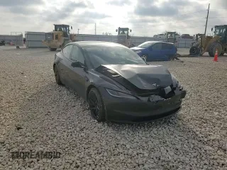 2024 Tesla Model 3 z VIN 5YJ3E1EAXRF741132, wystawiony jako Copart lot #47823795 z przebiegiem 25 183 mil mil oraz Szkody całkowita. Historia ofert i sprzedaży dostępna na DreamBid. Obrazek 10.