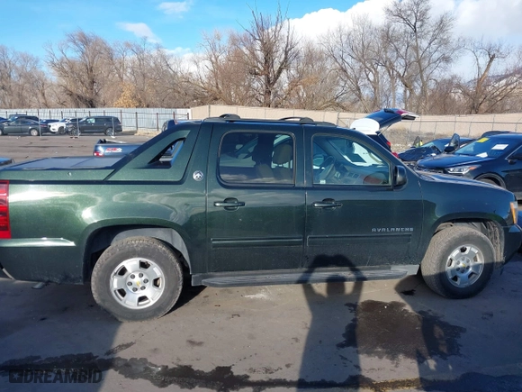 2013 Chevrolet Avalanche LS with VIN 3GNMCEE02DG321870, listed as a IAAI auction lot 41230404 with 114,216 mi miles. Bid and sale history available at carsss.com. Image 13.