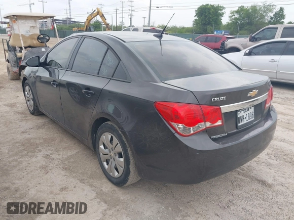 2014 Chevrolet Cruze LS z VIN 1G1PA5SH7E7208234, wystawiony jako IAAI lot #42406322 z przebiegiem 171 414 mil mil oraz . Historia ofert i sprzedaży dostępna na DreamBid. Obrazek 3.