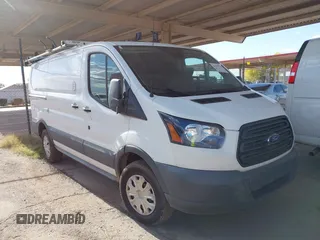 2018 Ford Transit z VIN 1FTYR1YM7JKB53325, wystawiony jako IAAI lot #42063776 z przebiegiem 108 912 mil mil oraz . Historia ofert i sprzedaży dostępna na DreamBid. Obrazek 1.
