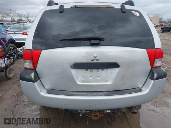 2005 Mitsubishi Endeavor LS with VIN 4A4MM21S65E020791, listed as a IAAI auction lot 41844348 with 208,007 mi miles. Bid and sale history available at carsss.com. Image 17.