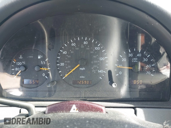 1999 Mercedes-Benz M 320/430/500 z VIN 4JGAB54E6XA144914, wystawiony jako IAAI lot #42072406 z przebiegiem 125 901 mil mil oraz . Historia ofert i sprzedaży dostępna na DreamBid. Obrazek 7.