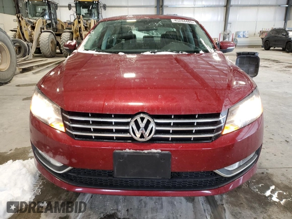 2015 Volkswagen Passat SEL Premium z VIN 1VWCV7A37FC011212, wystawiony jako Copart lot #45244485 z przebiegiem 126 407 mil mil oraz Szkoda całkowita • Salvage title. Historia ofert i sprzedaży dostępna na DreamBid. Obrazek 5.