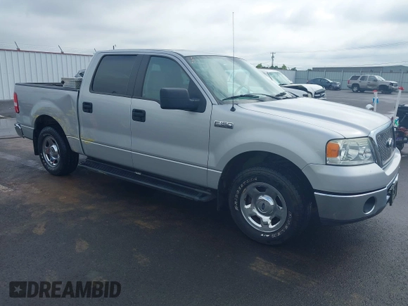 2007 Ford F-150 XLT z VIN 1FTPW12557KC34709, wystawiony jako IAAI lot #42140299 z przebiegiem 59 424 mil mil oraz . Historia ofert i sprzedaży dostępna na DreamBid. Obrazek 1.