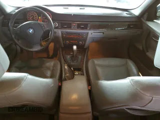 2008 BMW 3 Series 328i z VIN WBAVA33568K053102, wystawiony jako Copart lot #59303305 z przebiegiem 135 179 mil mil oraz Szkoda całkowita • Salvage title. Historia ofert i sprzedaży dostępna na DreamBid. Obrazek 8.
