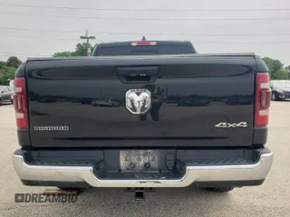 2023 Ram 1500 Big Horn z VIN 1C6RRFFG1PN561025, wystawiony jako IAAI lot #42808941 z przebiegiem 107 076 mil mil oraz . Historia ofert i sprzedaży dostępna na DreamBid. Obrazek 1.