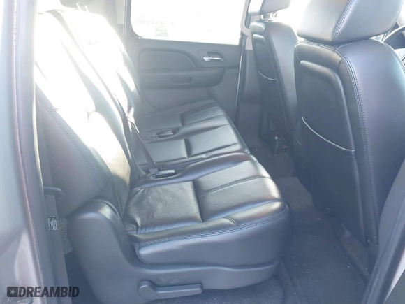 2007 Chevrolet Suburban LT with VIN 1GNFK16357J232133, listed as a IAAI auction lot 41439514 with 108,895 mi miles. Bid and sale history available at carsss.com. Image 8.