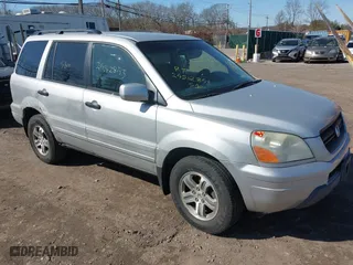 2004 Honda Pilot EX with VIN 2HKYF18524H576155, listed as a IAAI auction lot 41831888 with 999,999 mi miles. Bid and sale history available at carsss.com. Image 1.