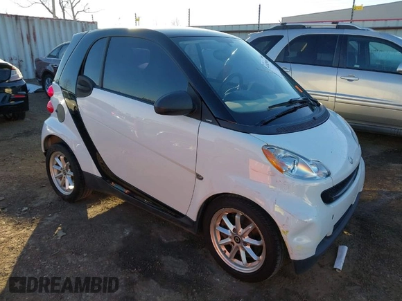 2009 Smart fortwo Pure z VIN WMEEJ31X99K292492, wystawiony jako IAAI lot #41029051 z przebiegiem 57 741 mil mil oraz . Historia ofert i sprzedaży dostępna na DreamBid. Obrazek 1.