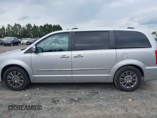 2011 Chrysler Town & Country Limited z VIN 2A4RR6DG9BR614281, wystawiony jako IAAI lot #42117737 z przebiegiem 191 656 mil mil oraz . Historia ofert i sprzedaży dostępna na DreamBid. Obrazek 14.