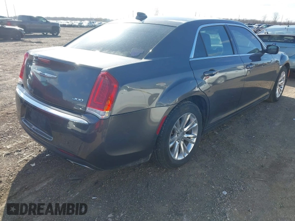 2016 Chrysler 300 Anniversary Edition z VIN 2C3CCAAG2GH295456, wystawiony jako IAAI lot #41978687 z przebiegiem 142 533 mil mil oraz . Historia ofert i sprzedaży dostępna na DreamBid. Obrazek 4.