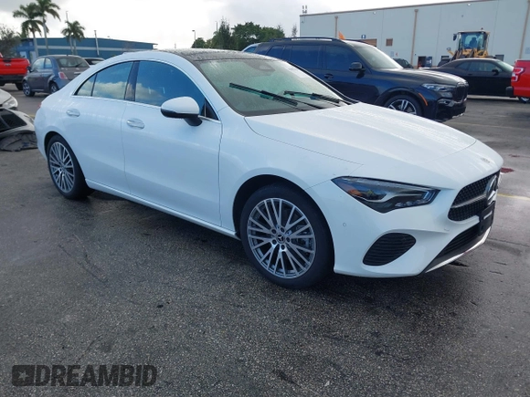 2025 Mercedes-Benz CLA 250 z VIN W1K5J4GBXSN516282, wystawiony jako IAAI lot #41092559 z przebiegiem 7917 mil mil oraz . Historia ofert i sprzedaży dostępna na DreamBid. Obrazek 1.