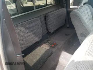 1991 Toyota Pickup DLX z VIN JT4VN13G3M5064161, wystawiony jako Copart lot #57963035 z przebiegiem 232 994 mil mil oraz Szkody całkowita. Historia ofert i sprzedaży dostępna na DreamBid. Obrazek 10.