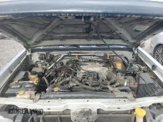 2001 Nissan Frontier SE z VIN 1N6ED27T51C307408, wystawiony jako Copart lot #57169705 z przebiegiem 323 598 mil mil oraz Czysty tytuł • Clean title. Historia ofert i sprzedaży dostępna na DreamBid. Obrazek 11.