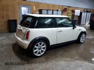 2005 MINI Hardtop S with VIN WMWRE33485TD93762, listed as a Copart auction lot 52388305 with 94,715 mi miles and Clean Title. Bid and sale history available at DreamBid. Image 3.