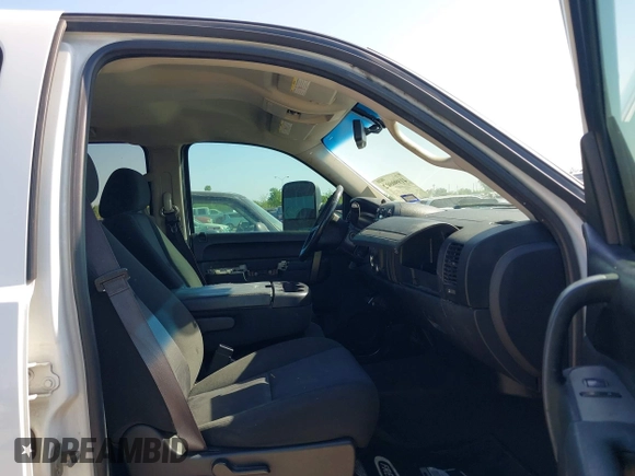 2013 Chevrolet Silverado 2500HD LT with VIN 1GC1CXCG6DF122202, listed as a IAAI auction lot 41990802 with 238,041 mi miles. Bid and sale history available at carsss.com. Image 5.