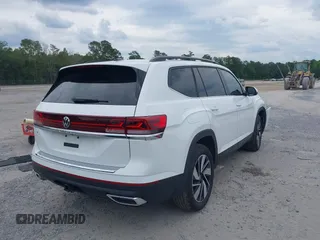 2024 Volkswagen Atlas SE with VIN 1V2JR2CA3RC614867, listed as a IAAI auction lot 42213818 with 6,832 mi miles and . Bid and sale history available at DreamBid. Image 4.