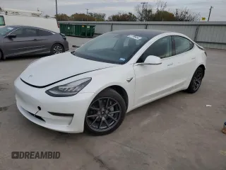2020 Tesla Model 3 Standard Range Plus z VIN 5YJ3E1EA2LF799632, wystawiony jako Copart lot #81115454 z przebiegiem Nie podano mil oraz Szkoda całkowita • Salvage title. Historia ofert i sprzedaży dostępna na DreamBid. Obrazek 1.