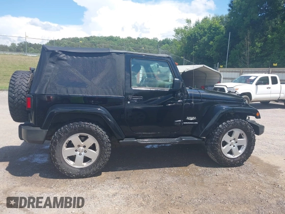 2010 Jeep Wrangler Sahara z VIN 1J4AA5D16AL110711, wystawiony jako IAAI lot #42751095 z przebiegiem 266 079 mil mil oraz . Historia ofert i sprzedaży dostępna na DreamBid. Obrazek 13.