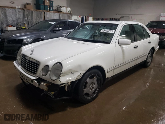 1997 Mercedes-Benz E-Class with VIN WDBJF72F6VA263199, listed as a Copart auction lot 43445715 with 121,444 mi miles and Salvage Title. Bid and sale history available at carsss.com. Image 1.