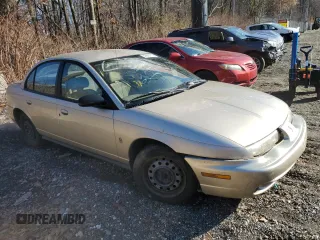 1998 Saturn SL z VIN 1G8ZK5275WZ210570, wystawiony jako Copart lot #82993114 z przebiegiem 144 690 mil mil oraz Szkody całkowita. Historia ofert i sprzedaży dostępna na DreamBid. Obrazek 4.