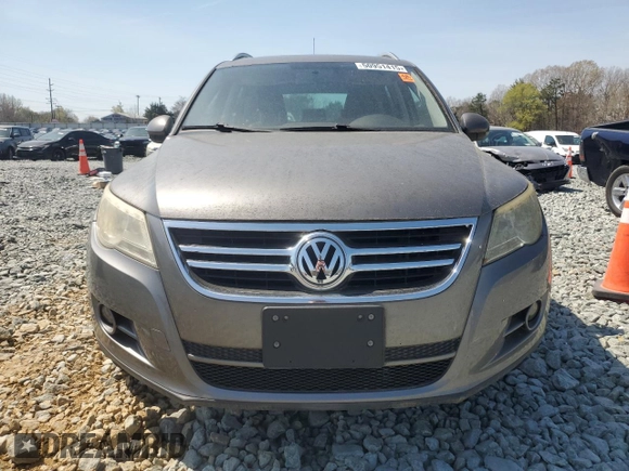 2010 Volkswagen Tiguan SEL with VIN WVGBV7AX4AW513809, listed as a Copart auction lot 50951415 with 109,001 mi miles and Clean Title. Bid and sale history available at DreamBid. Image 5.
