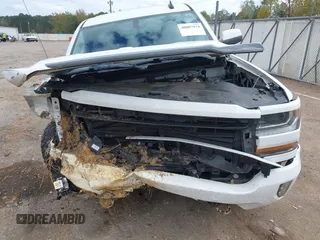2018 Chevrolet Silverado 1500 LT with VIN 3GCUKREC3JG375591, listed as a IAAI auction lot 40887974 with 72,453 mi miles. Bid and sale history available at carsss.com. Image 6.