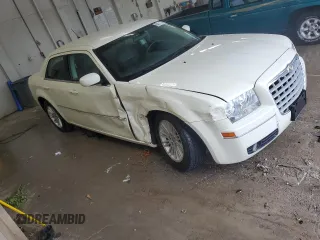 2008 Chrysler 300 Touring z VIN 2C3KA53GX8H189070, wystawiony jako Copart lot #56155735 z przebiegiem 120 845 mil mil oraz Szkoda całkowita • Salvage title. Historia ofert i sprzedaży dostępna na DreamBid. Obrazek 4.