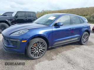2022 Porsche Macan with VIN WP1AA2A54NLB02557, listed as a IAAI auction lot 40541821 with Not Provided miles. Bid and sale history available at carsss.com. Image 17.