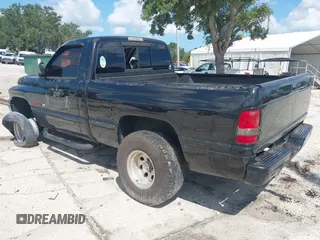 1998 Dodge 1500 z VIN 1B7HF16ZXWS574406, wystawiony jako IAAI lot #42409277 z przebiegiem 168 959 mil mil oraz . Historia ofert i sprzedaży dostępna na DreamBid. Obrazek 3.