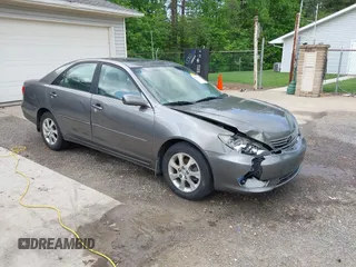 2006 Toyota Camry STD z VIN JTDBE30K363059998, wystawiony jako IAAI lot #42210361 z przebiegiem 174 828 mil mil oraz . Historia ofert i sprzedaży dostępna na DreamBid. Obrazek 1.